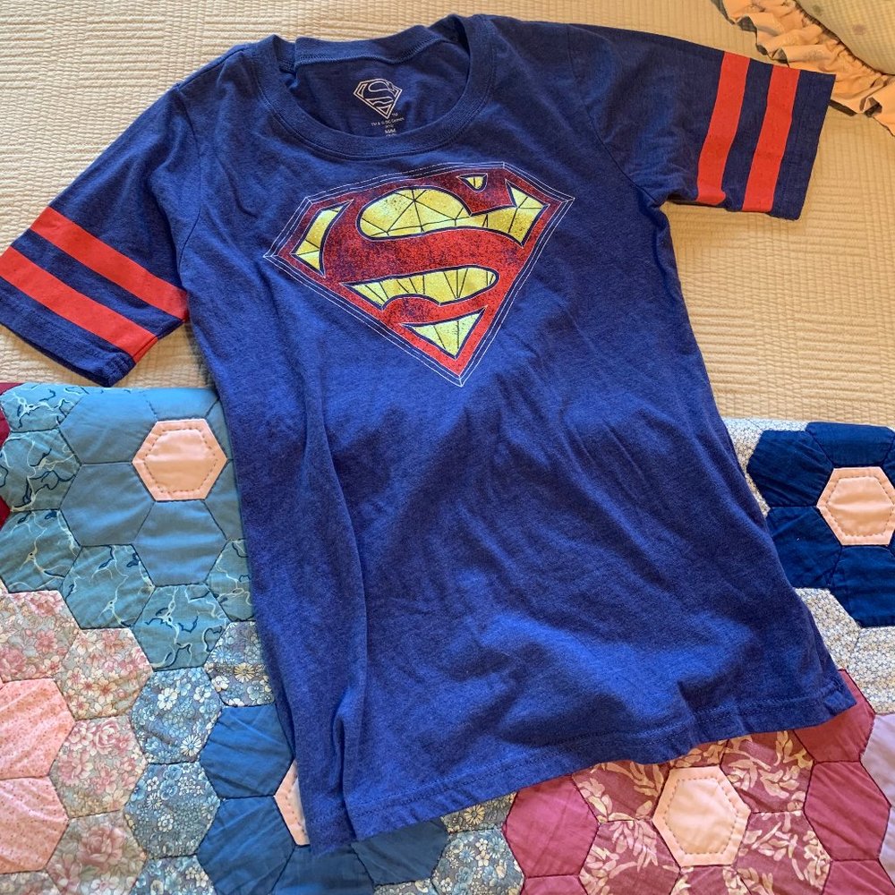 DC Comic Supergirl Tee EUC sz M (7/9) junior